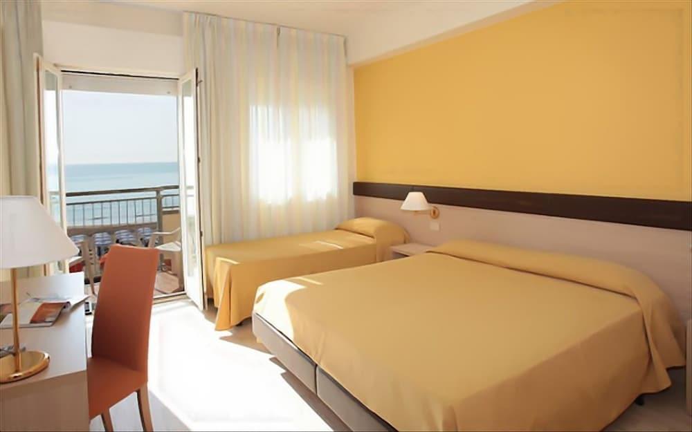 Hotel Astor Lido di Jesolo Exterior photo